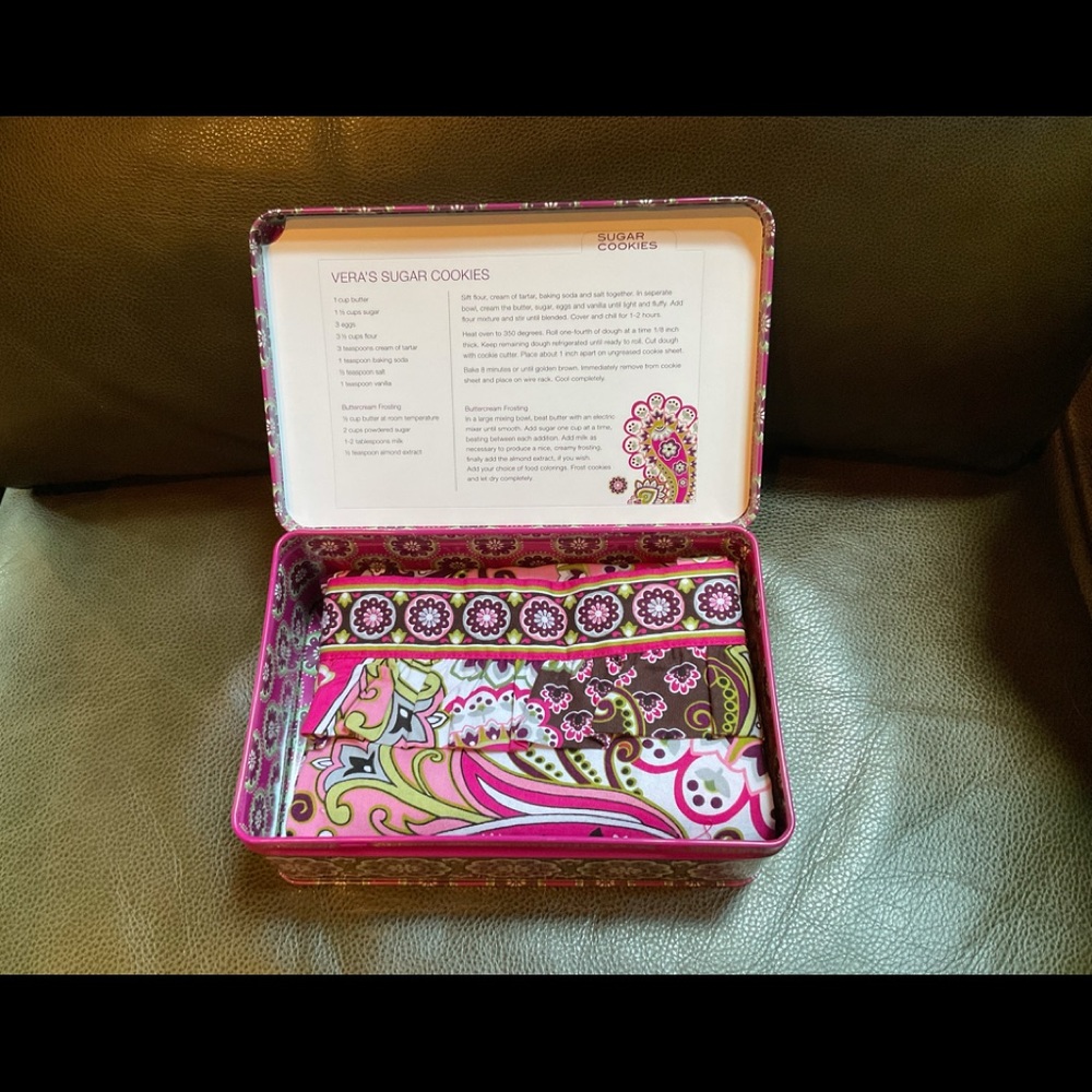New in Tin Vera Bradley VERY BERRY PAISLEY apron